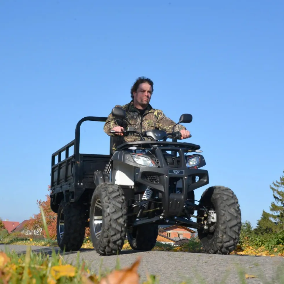 Quad towarowy ACCU - HECHT FARMIS